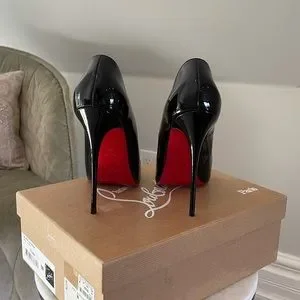 size 9 red bottoms